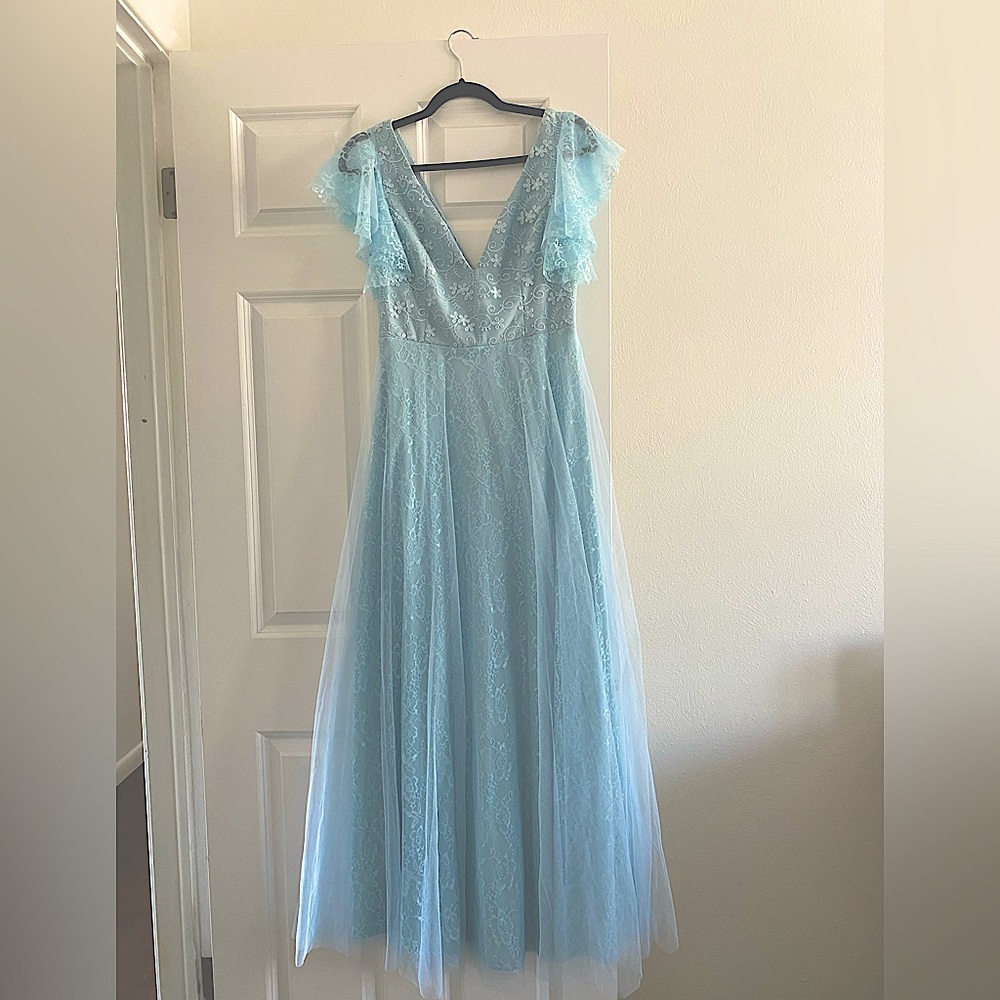 Beautiful blue dress for a party, wedding or any special occasion!